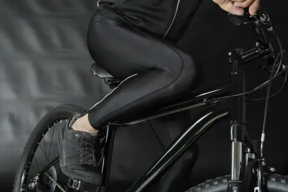 difference between mountain bike shoes and road bike shoes