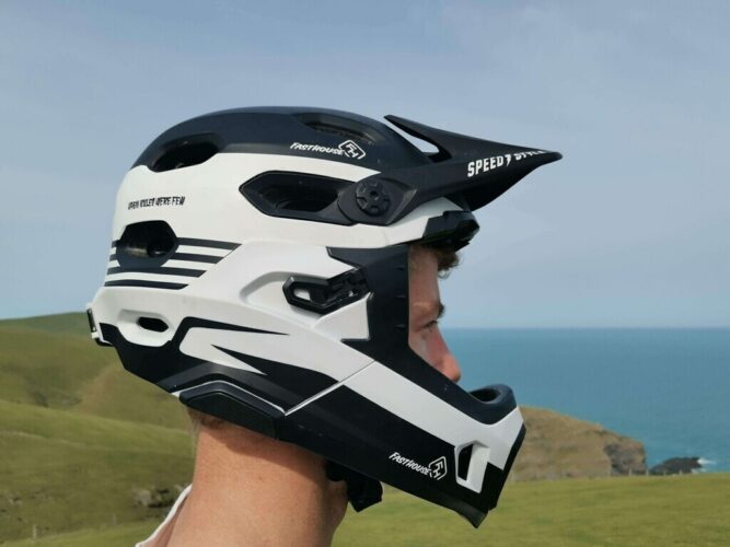 Best Ventilated Full-Face Mountain Bike Helmet - Stay Cool