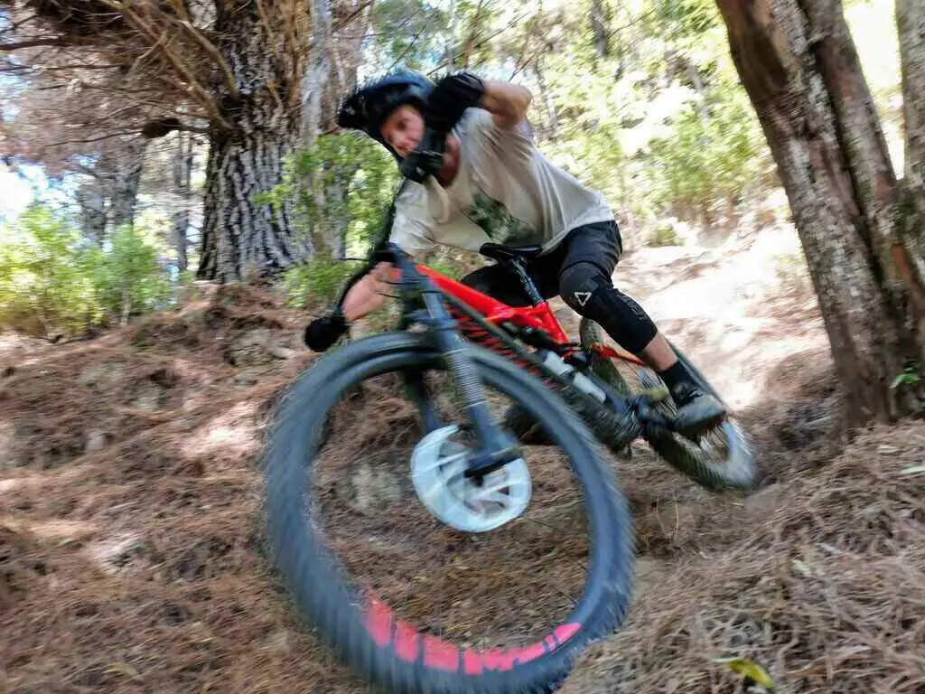 Leatt Airflex Hybrid Knee Pad Review All you kNEED to know!