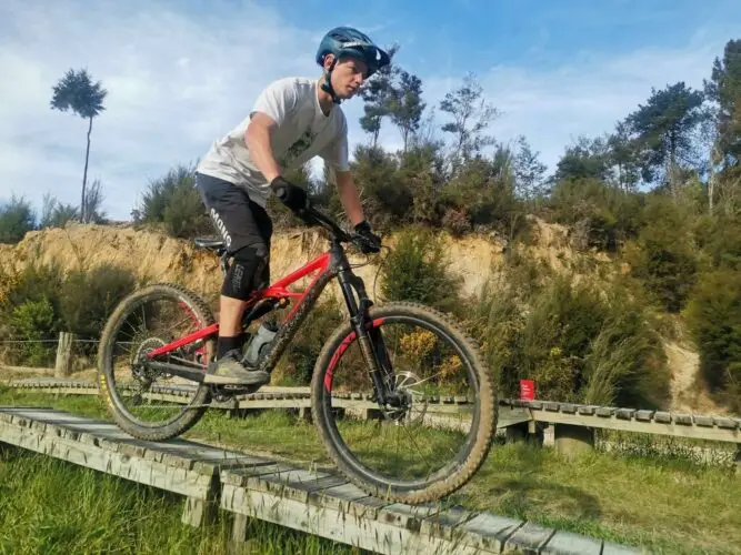 best-mountain-bike-apparel-brands-what-you-should-wear